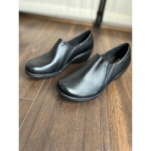 Clarks Women's Black Slip Resistant Leather Slip On Shoes